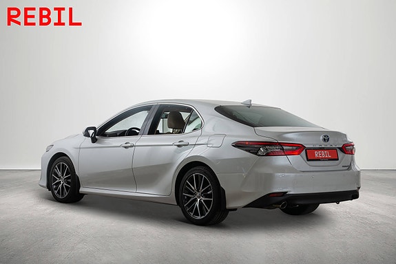 Toyota Camry 5 of 5