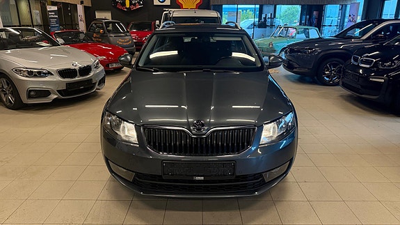 Skoda Octavia 2 of 5