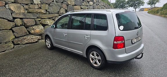 Volkswagen Touran 4 of 5