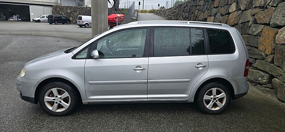 Volkswagen Touran 8 of 18