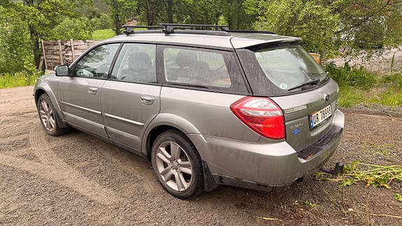 Subaru Legacy 4 of 5