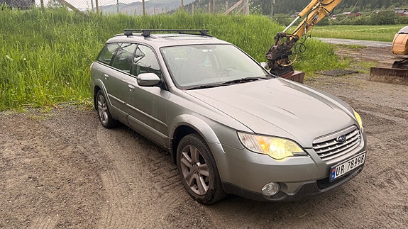 Subaru Legacy 2 of 5