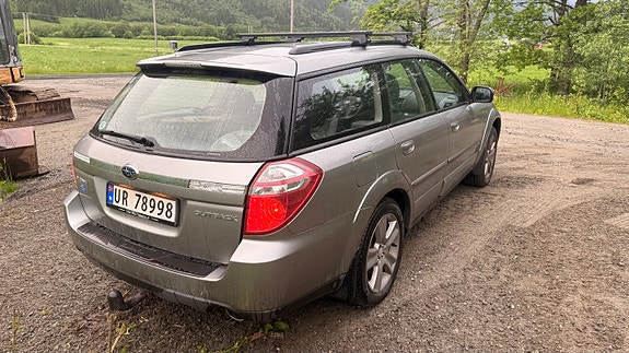 Subaru Legacy 3 of 5