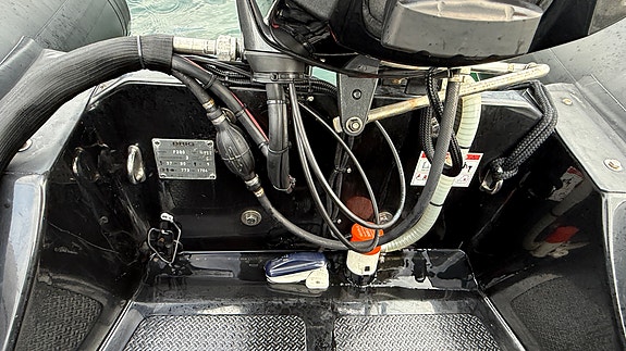 BRIG Falcon 380T Black Edition med orginal 25 HK Evinrude NY PRIS 9 of 10