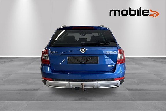 Skoda Octavia Scout 4 of 5