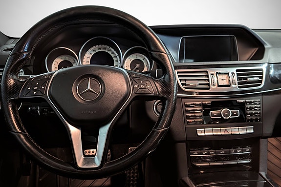 Mercedes-Benz E220 11 of 25