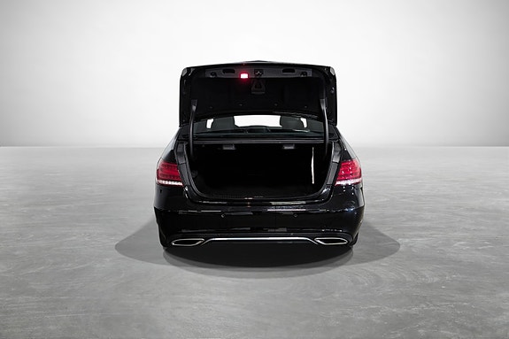 Mercedes-Benz E220 9 of 25