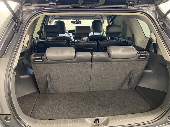 Toyota Prius+ 23 of 23
