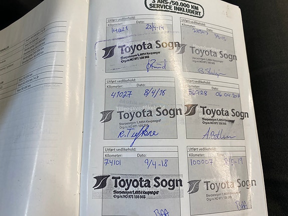 Toyota Prius+ 9 of 23