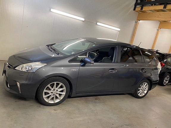 Toyota Prius+ 2 of 23