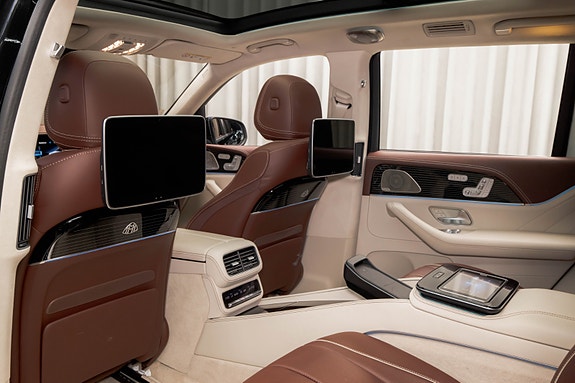Mercedes-Benz GLS600 28 of 30