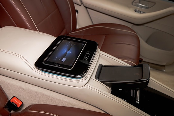 Mercedes-Benz GLS600 25 of 30