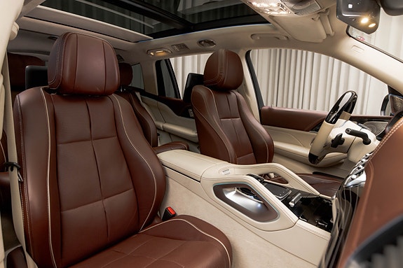 Mercedes-Benz GLS600 21 of 30