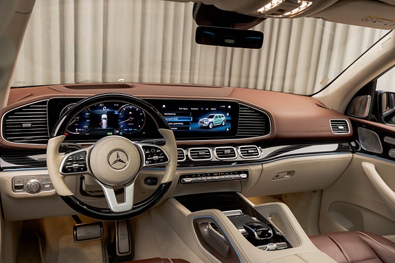 Mercedes-Benz GLS600 30 of 30