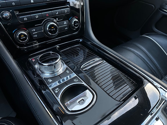 Jaguar XJ 30 of 30