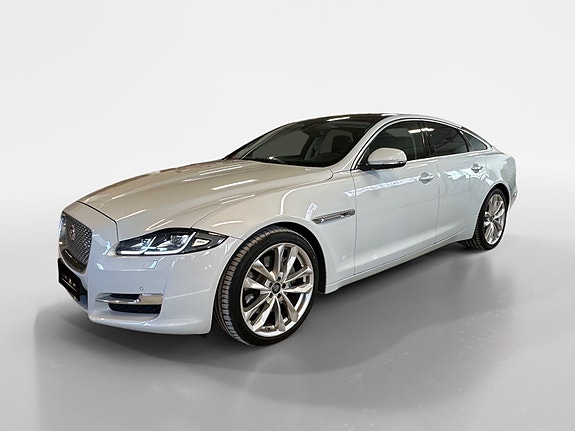 Jaguar XJ 3 of 30