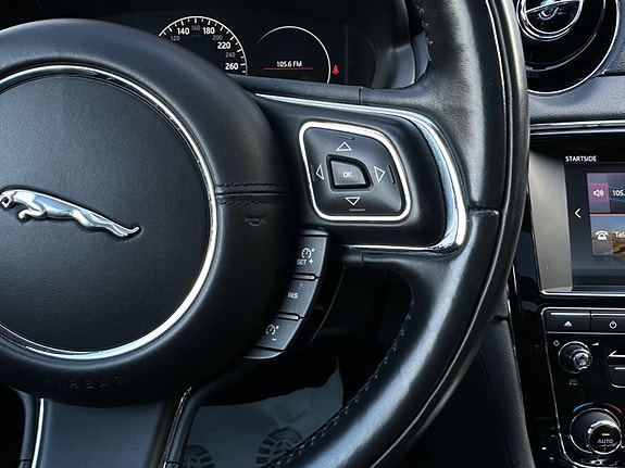 Jaguar XJ 20 of 30