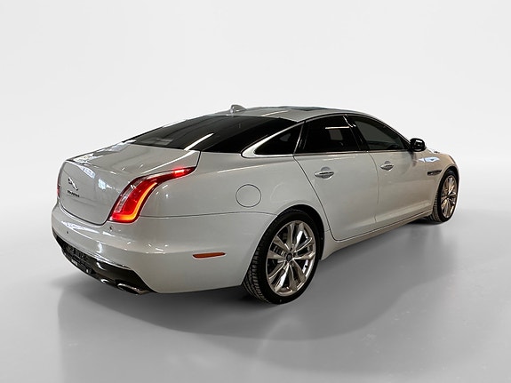 Jaguar XJ 5 of 30