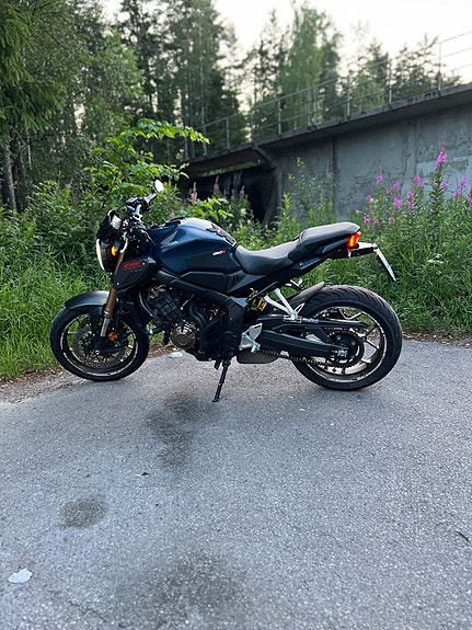 Honda CBR 650 R 2 of 10