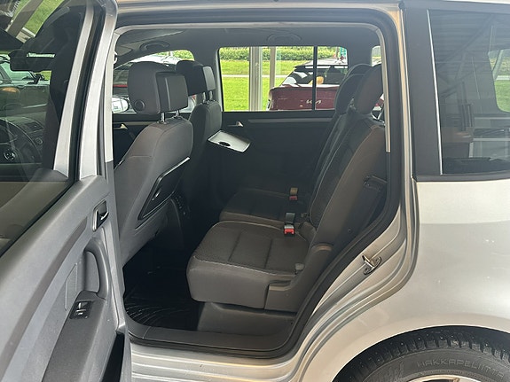 Volkswagen Touran 12 of 30