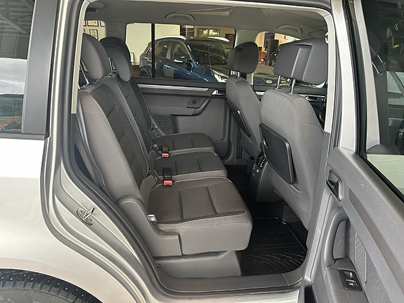 Volkswagen Touran 4 of 5