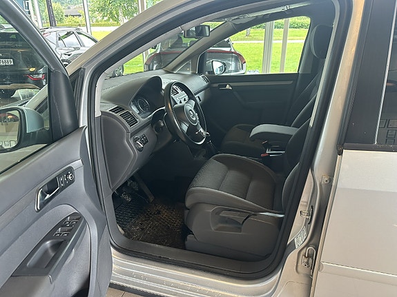 Volkswagen Touran 13 of 30