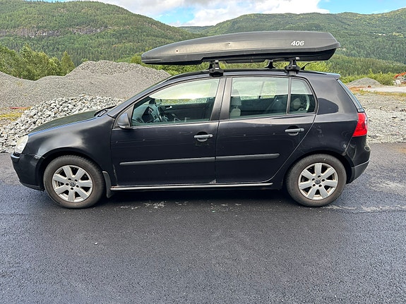 Volkswagen Golf V 2 of 5