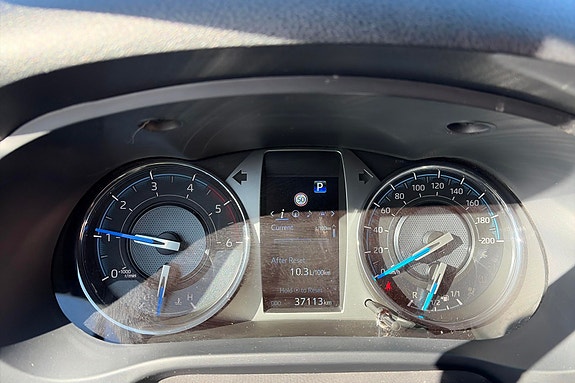 Toyota HiLux 17 of 22