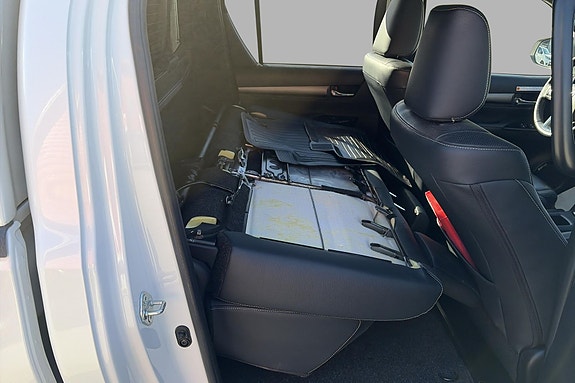 Toyota HiLux 13 of 22