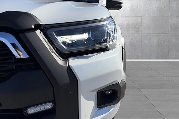 Toyota HiLux 9 of 22
