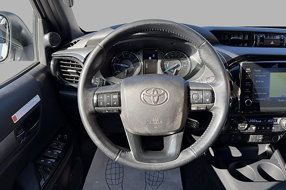 Toyota HiLux 16 of 22