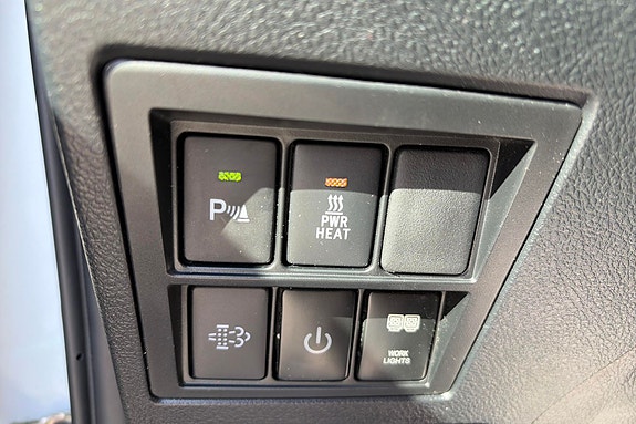 Toyota HiLux 22 of 22