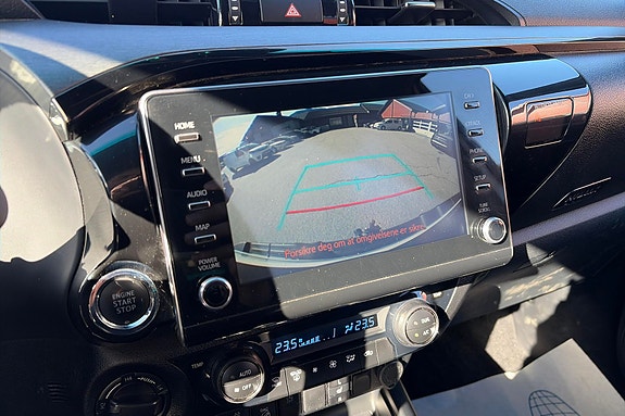 Toyota HiLux 19 of 22