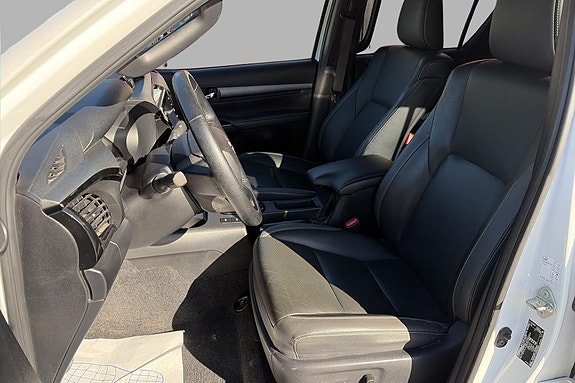 Toyota HiLux 11 of 22