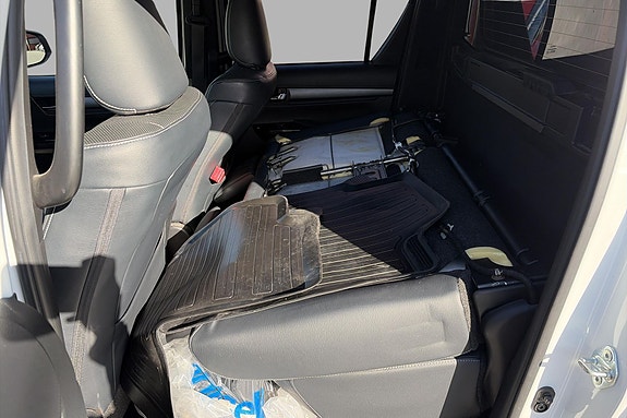 Toyota HiLux 12 of 22