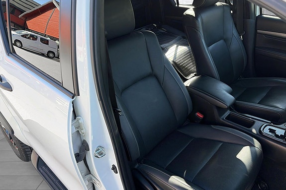 Toyota HiLux 15 of 22