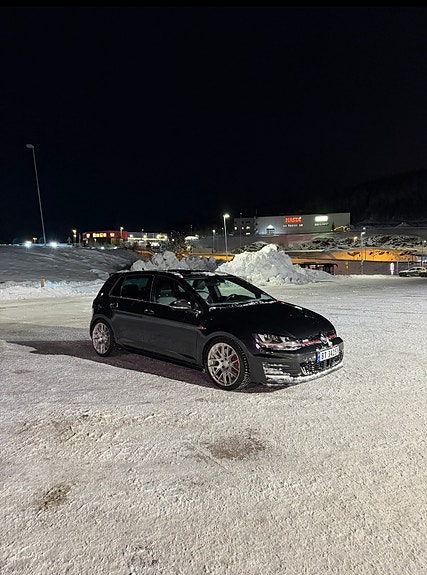 Volkswagen Golf VII 27 of 27