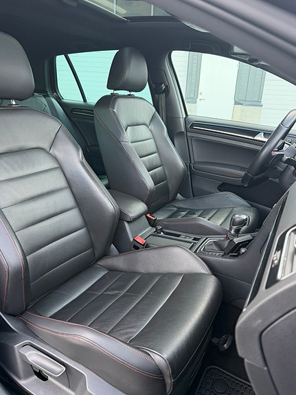 Volkswagen Golf VII 23 of 27