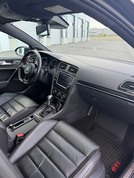 Volkswagen Golf VII 24 of 27
