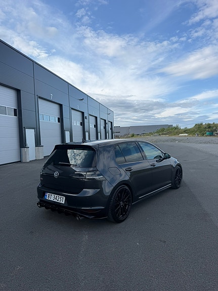 Volkswagen Golf VII 6 of 27