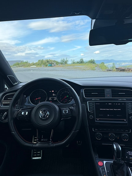 Volkswagen Golf VII 19 of 27
