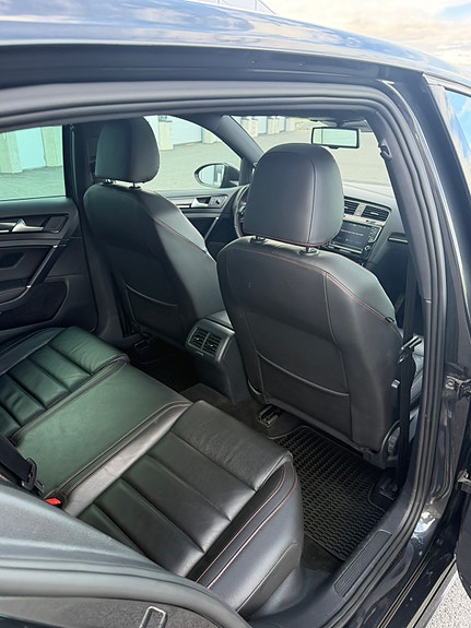 Volkswagen Golf VII 22 of 27