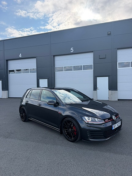 Volkswagen Golf VII 8 of 27