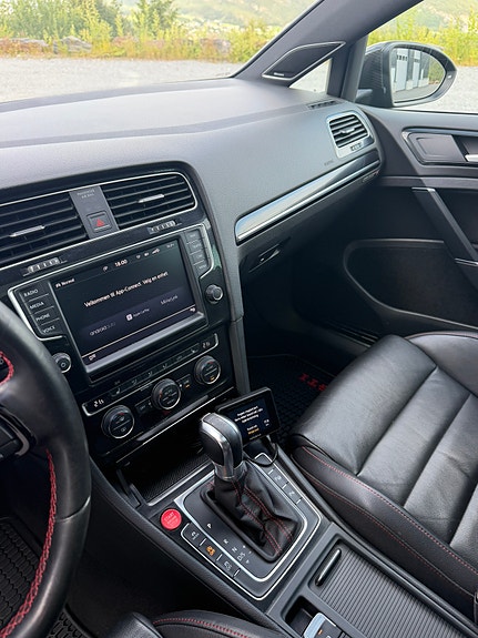 Volkswagen Golf VII 15 of 27