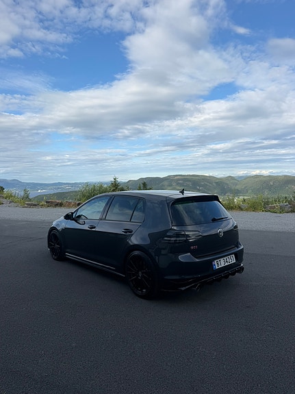 Volkswagen Golf VII 4 of 27