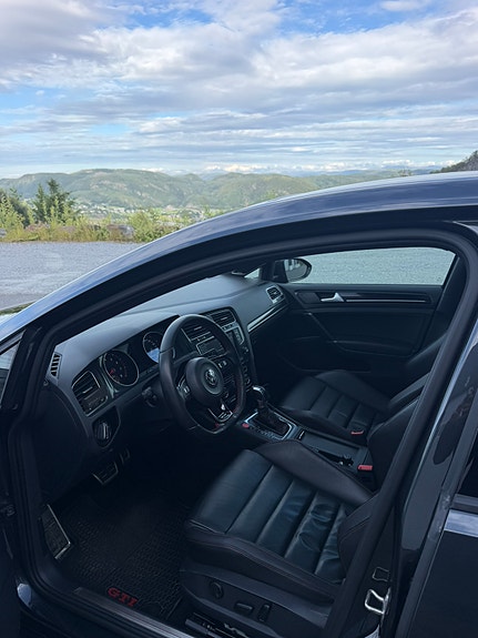 Volkswagen Golf VII 14 of 27
