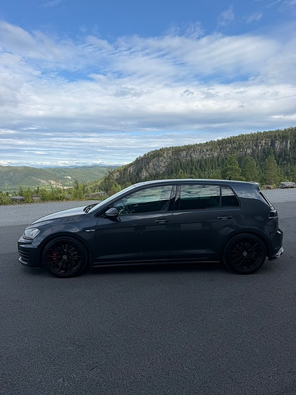 Volkswagen Golf VII 3 of 27