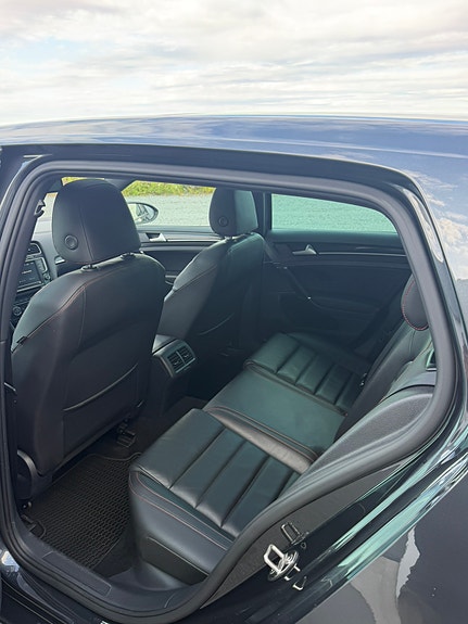 Volkswagen Golf VII 17 of 27