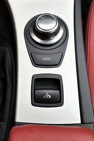 BMW 320i 24 of 30