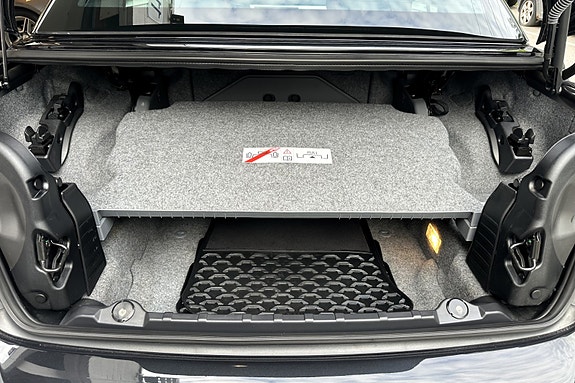 BMW 320i 17 of 30